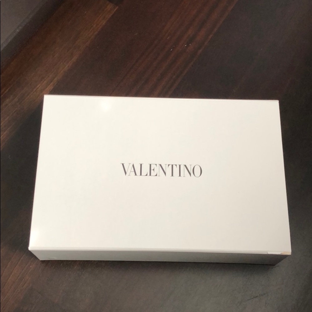 VALENTINO LARGE GIFT BOX.